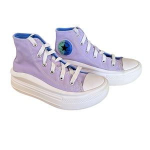 Light Purple Platform CONVERSE Hi-Tops for Girl (Size 1). GUC